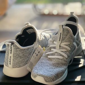 Adidas cloud foam 9 1/2 sneakers gray